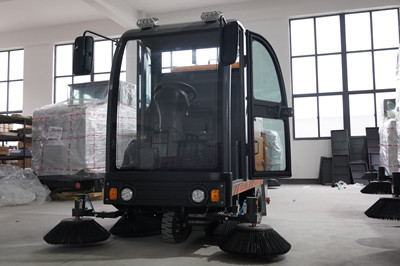 榮事達RS-CAR180 工業清掃車 榮事達RS-CAR180 駕駛式掃地機.jpg