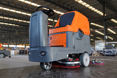 榮事達洗駕駛式地機生產(chǎn)廠家 榮事達D140駕駛式洗地機.jpg