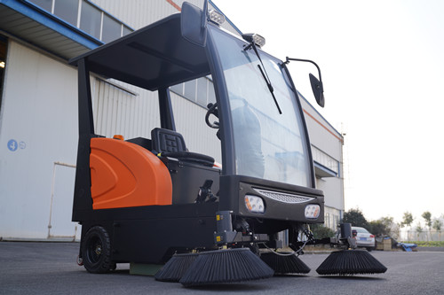 榮事達掃地車生產廠家 榮事達掃地車DS180.jpg